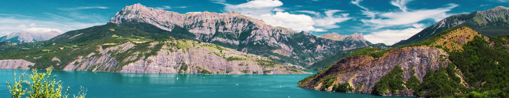 Bannière sur le site Guid'Asso PACA - Haute Alpes - paysage Alpes sommet lac et ciel bleu